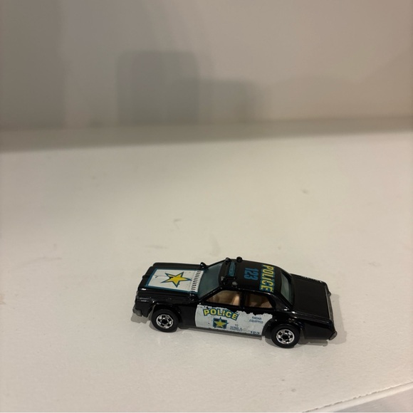 Hot Wheels 1977 Police Cruiser Toy Car 1:64 - Picture 6 of 7